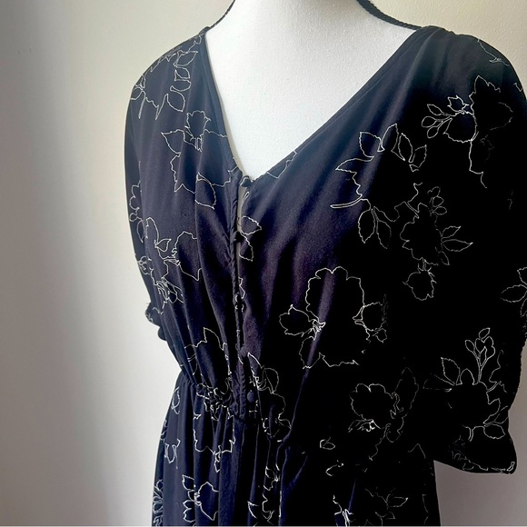 Bobeau | Dress | XL | Black with cream floral design, button front, front slit - Picture 1 of 5